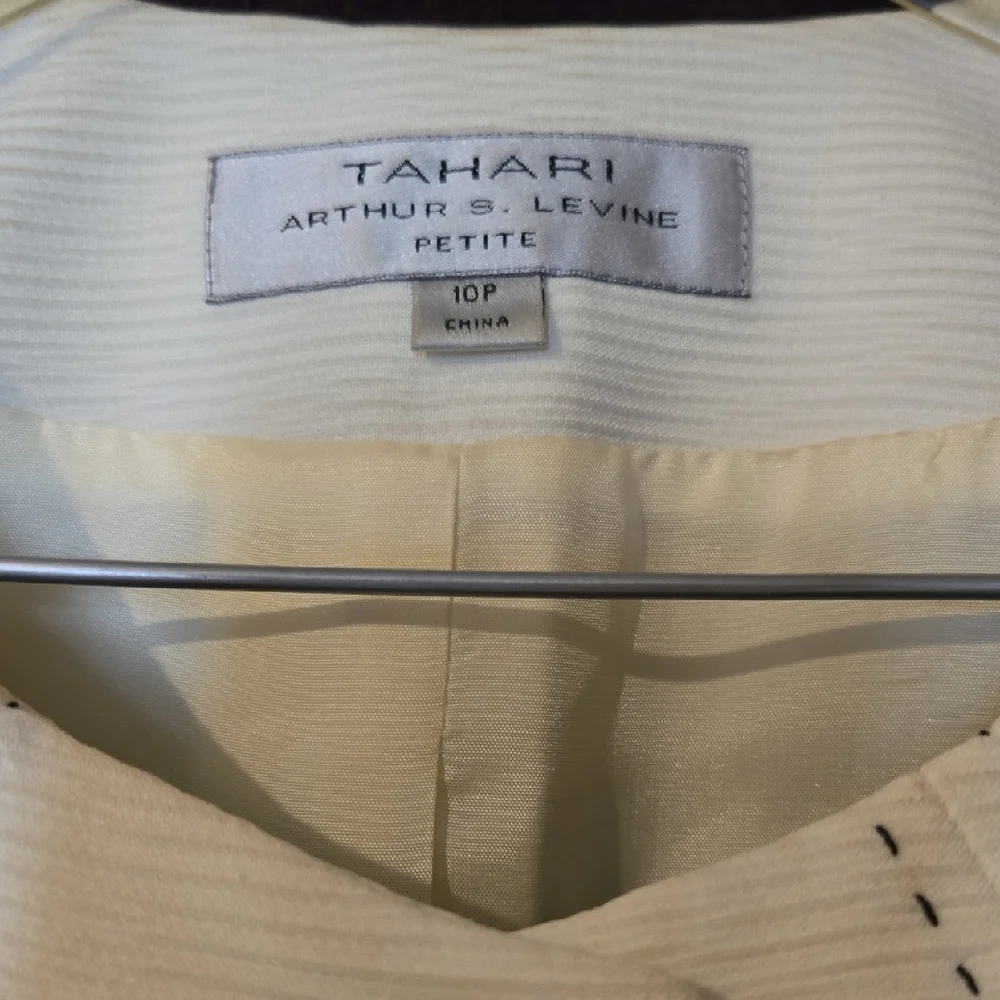 TAHARI White Blazer Classic Tailored Design w/ Black Skirt - Picture 2 of 4